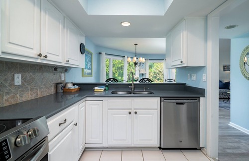 Spinnaker Beachhouses House | Family-Friendly Spinnaker: Steps from Pelican Beach & Pools