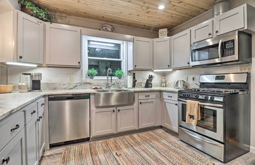 Highlands Cottage | Pet-Friendly Highlands Cottage with Deck & Fireplace - 9.8/10