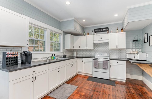 Sanford House | Historic 3B1.5B House Near Downtown with Pet-Friendly Perks