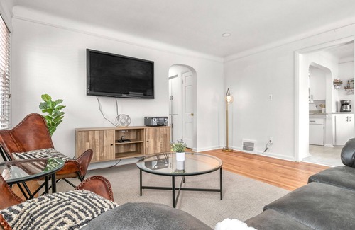 Dearborn House | Convenient Retreat! 10 Min to Airport & Greenfield Village