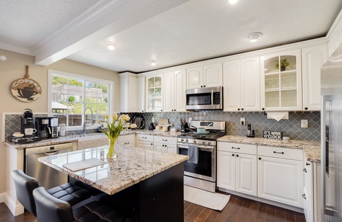American Canyon House | Charming Retreat Near Napa's Wine Country - Pet Friendly & Sleeps 10