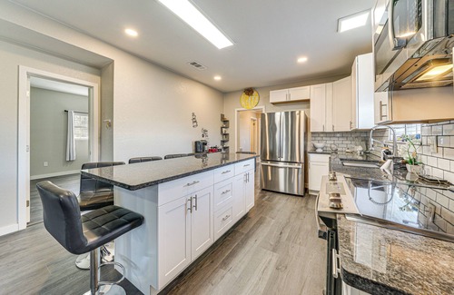 Texarkana House | Updated Home 2 Mi to Downtown Texarkana!