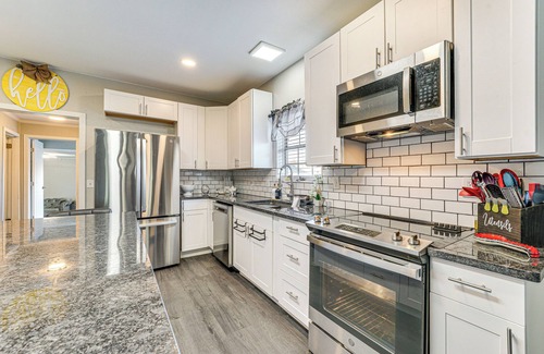 Texarkana House | Updated Home 2 Mi to Downtown Texarkana!