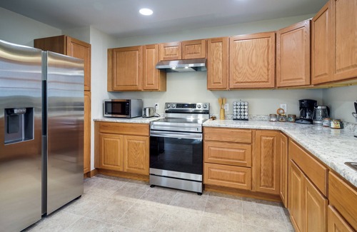 East Haven  Rutland County House | Cozy Retreat in Rutland: Near Slopes & Pet-Friendly Amenities