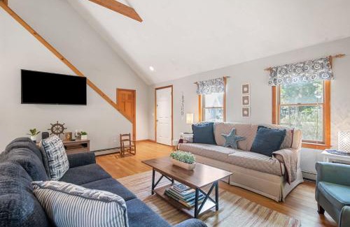 North Eastham House | Inviting Home on Bayside of Eastham - Pet Friendly Stay!
