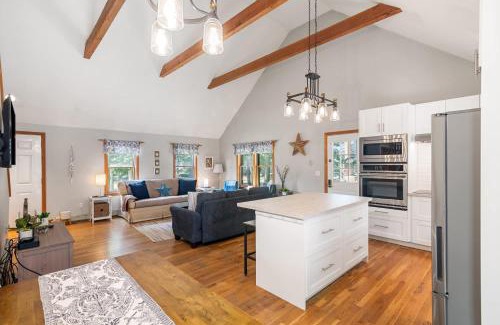 North Eastham House | Inviting Home on Bayside of Eastham - Pet Friendly Stay!
