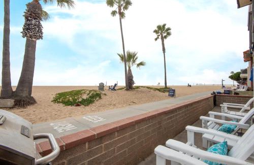 Balboa Peninsula House | Ideally Located Home on the Boardwalk for Families