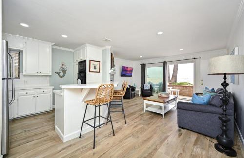 Balboa Peninsula House | Ideally Located Home on the Boardwalk for Families