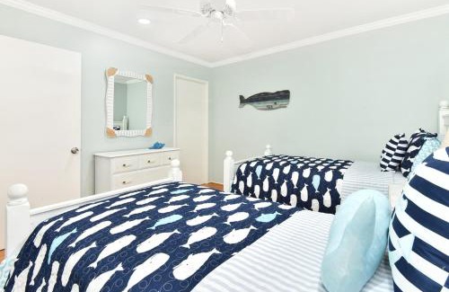 Balboa Peninsula House | Ideally Located Home on the Boardwalk for Families