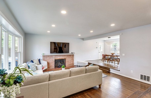 West End House | Updated Home w/ Yard ~ 4 Mi to Old Town Alexandria
