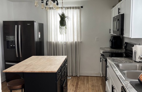 Kearney House | Modern Kitchen, Downtown Access & Pet-Friendly Retreat