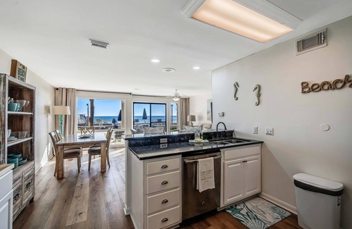 Fort Bay Condo | Beachfront Retreat on Quiet West End with Pool & Spa