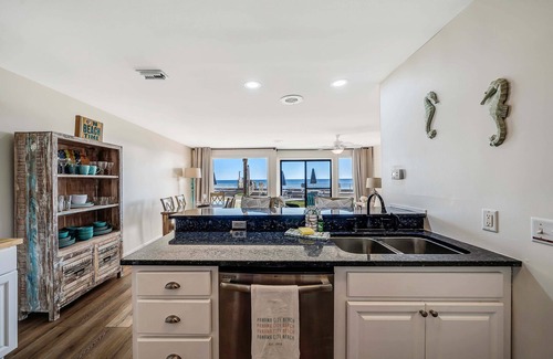 Fort Bay Condo | Beachfront Retreat on Quiet West End with Pool & Spa