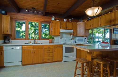 Bainbridge Island House | Waterfront Beachhouse Retreat on Bainbridge Island, WA