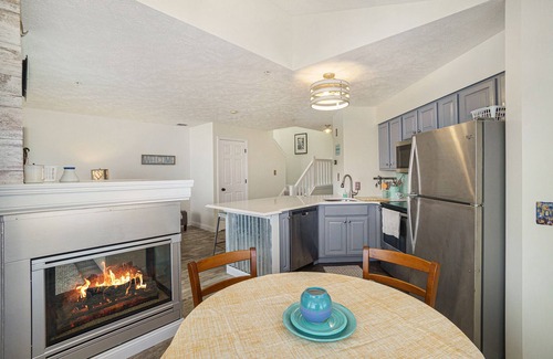 Manistee Condo | Inviting LK MI View - Pet Friendly with Oceanfront Bliss