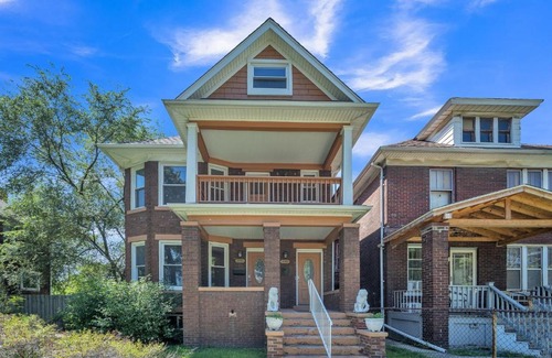 Mexicantown - Southwest Detroit Apartment | Modern Loft Near Downtown Detroit with Family-Friendly Amenities
