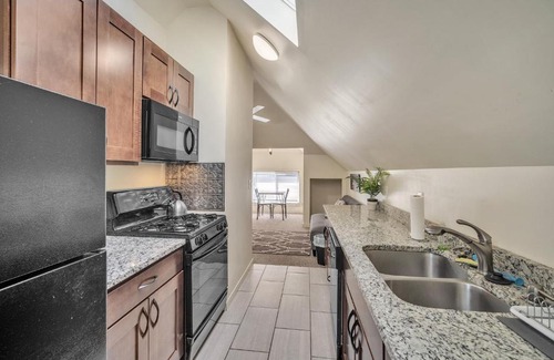 Mexicantown - Southwest Detroit Apartment | Modern Loft Near Downtown Detroit with Family-Friendly Amenities