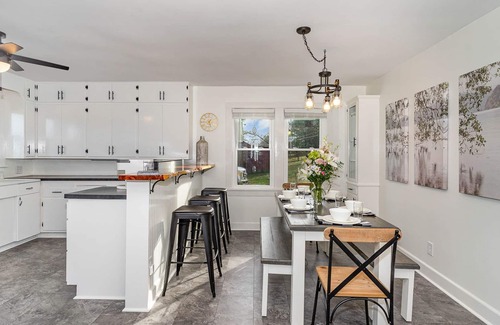 Dickson Other | Modern Farmhouse Retreat with Breakfast Near Downtown Dickson