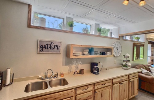 Ellicottville Apartment | Modern King Bed Retreat with Pet-Friendly Amenities