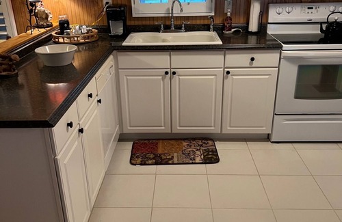 Crystal River House | Serene Mobile Home Retreat in Prime Location with Spa