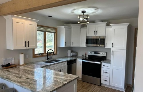 Harbor Springs Condo | Experience Hideaway Valley Condo: Pet-Friendly Retreat