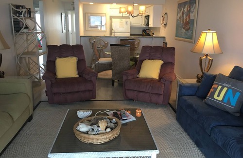 Topsail Beach Condo | Discover Queen's Grant Oceanfront Condo with Pool Access