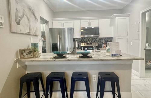 Seminole Condo | Pet-Friendly Condo with Heated Pool Near the Beach