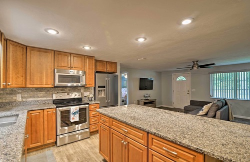 Yankeetown House | Pet-Friendly Yankeetown Retreat with Oceanfront Lanai