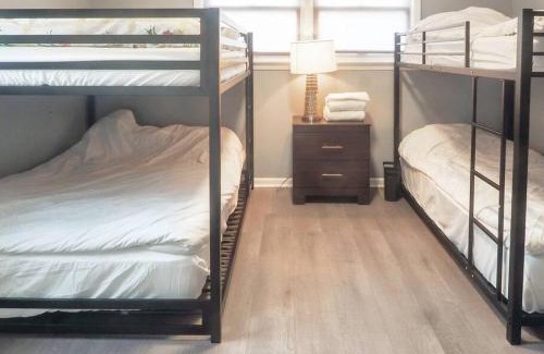 Wilmette House | Cozy Retreat Near Northwestern University - Pet Friendly