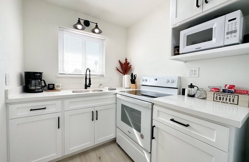 Salida Apartment | Modern Studio Near Kaiser with Spa and Breakfast Access