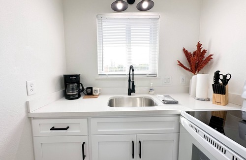 Salida Apartment | Modern Studio Near Kaiser with Spa and Breakfast Access