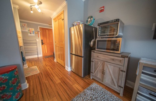 Mountain House Condo | Renovated Studio Near River Run with Pool & Spa Access!