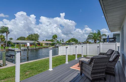 Apollo Beach Apartment | Idyllic Waterfront Condo in Apollo Beach - 4-Star Stay