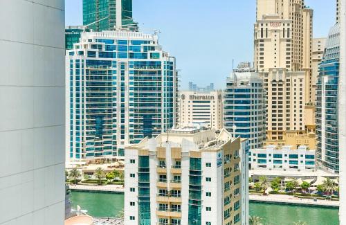 Dubai Marina Apartment | Upgrade Unit for 6 pax with Sea View Ideal Location Near Beach Big Balcony