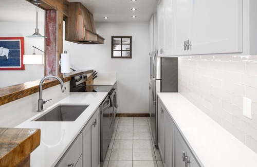 Moose Wilson Road Condo | Premier Mountain Modern Condo with Pool & Spa Amenities