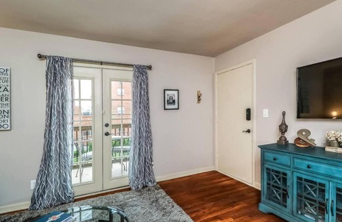 West Plaza House | Pet-Friendly Plaza One King Bedroom - Rated 9/10 by Guests