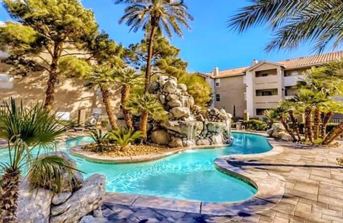 Las Vegas Condo | Relaxing Tropical Oasis with Pool, Spa & Gym Near the Strip