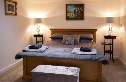Littlehempston House | Discover Uphempston Farm House Annex: Family-Friendly Retreat