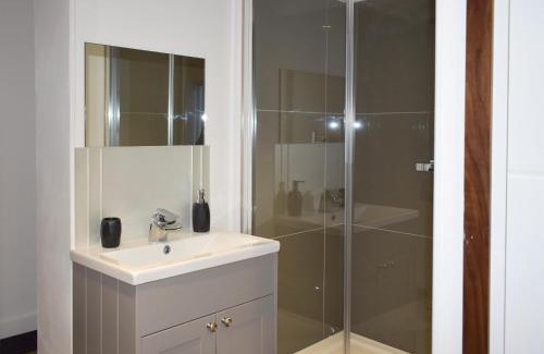 Littlehempston House | Discover Uphempston Farm House Annex: Family-Friendly Retreat