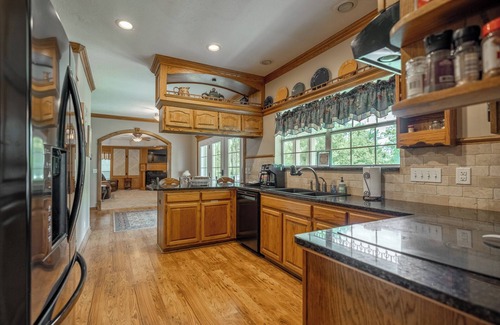 Claremore House | Discover Upland Hills Manor in a Serene Country Escape
