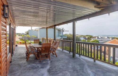 Cape Saint Francis Apartment | Elegant Sea View Apartment with Pet-Friendly Amenities
