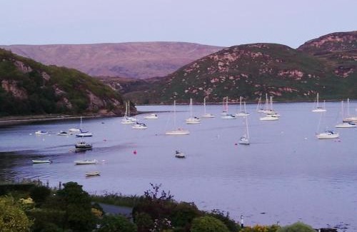 Tighnabruaich House | Stylish Upper Alta Apartment: Guest Rated 9.5, Pet Friendly