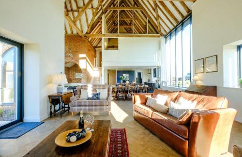 Woodbridge House | Discover Upper Barn: Family-Friendly Retreat Awaits You