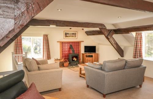 Minehead House | Pet Friendly Upper Barn Cottage: A Cozy 4-Star Retreat