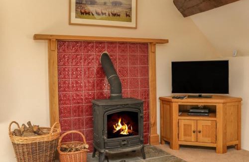 Minehead House | Pet Friendly Upper Barn Cottage: A Cozy 4-Star Retreat