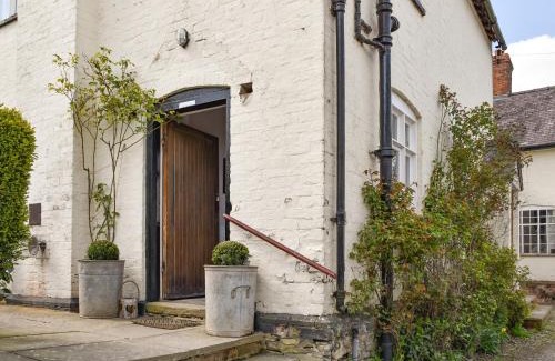 Bishops Castle House | Pet-Friendly Retreat at Upper Broughton Farm Cottage