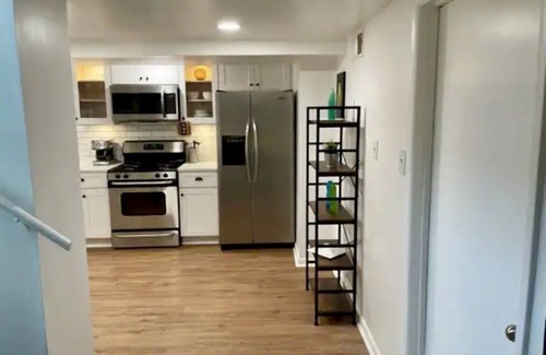 The Palisades Apartment | Upper Georgetown Inviting City Retreat with Family Amenities