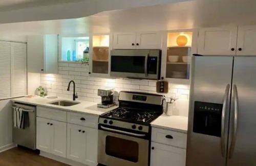 The Palisades Apartment | Upper Georgetown Inviting City Retreat with Family Amenities