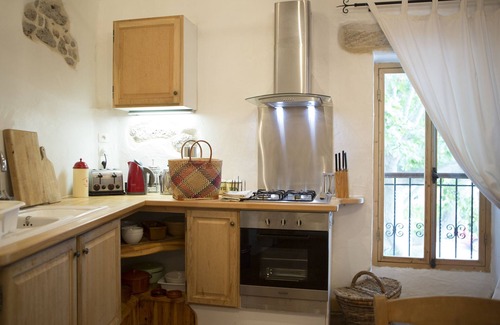 Ferrals-les-Corbieres House | Explore Upper Gite Violet: Pet-Friendly with Ocean Views