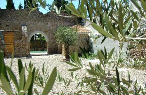 Ferrals-les-Corbieres House | Explore Upper Gite Violet: Pet-Friendly with Ocean Views